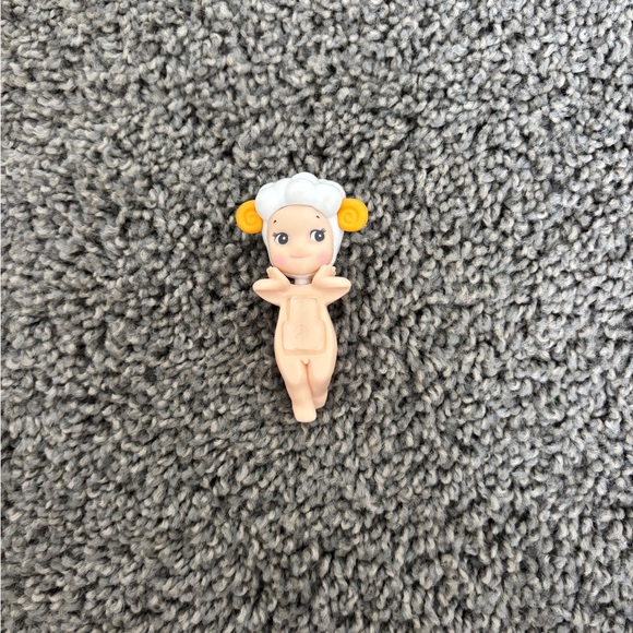 Cute Sheep-Themed Sony Angel - Picture 1 of 2